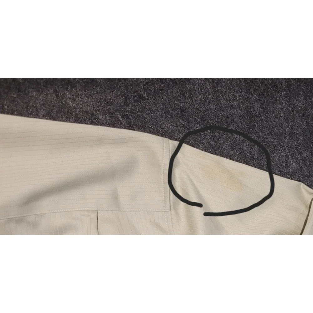 Perry Ellis spot shoulder